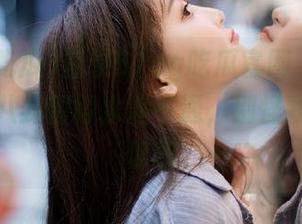 登录51cg吃瓜官网，仿佛一下子被八卦围得水泄不通，别怪我不警告你哦