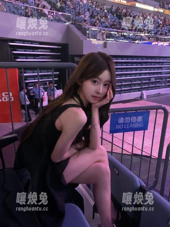 一边观看51cg吃瓜官网，一边想如果我也成了自拍视频的主角会如何…