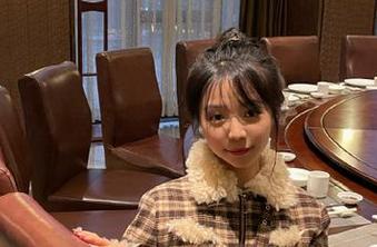 “91吃瓜群众”网页，来这里我就发觉无意中变成了评论员，脑袋里瞬间黑了…