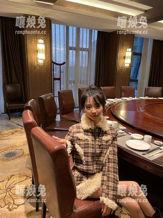 “91吃瓜群众”网页，来这里我就发觉无意中变成了评论员，脑袋里瞬间黑了...