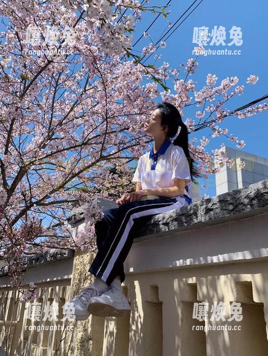 91吃瓜群众官网：那一瞬间，心里默念‘我可是个吃瓜专业户’。