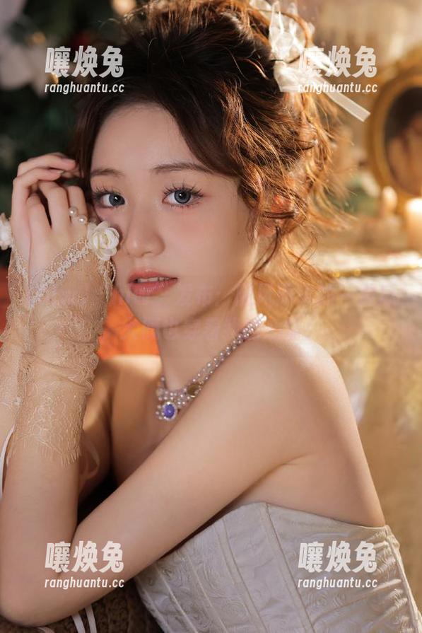 “hlw”发布：随风而来的一波瓜，大概也穿着我的心情！