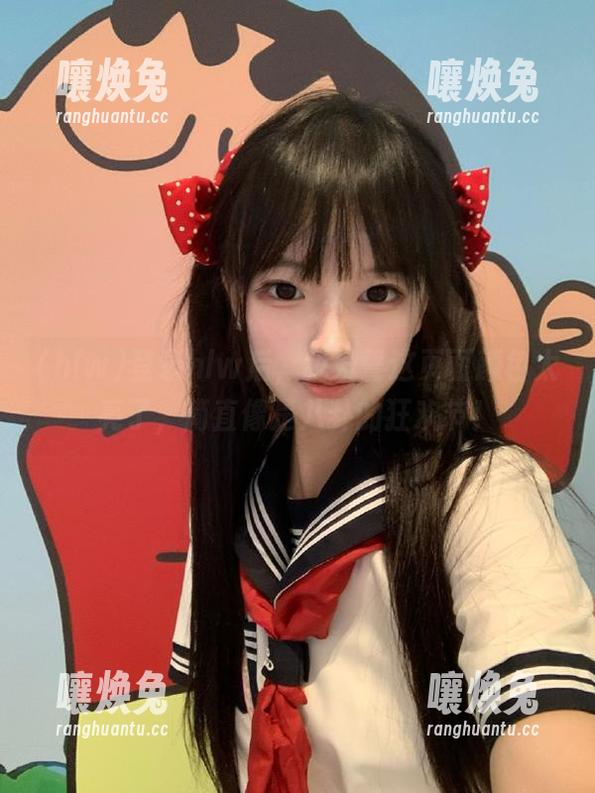 登录hlw后，我发誓这页面颜色太亮了，简直像是八卦的狂欢节！