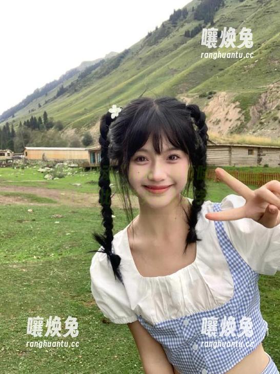 当我滑动“hlw”网页时，脑袋里的想法比我指尖输入的字多