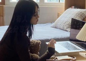 有人“万篇长征-黑料不打烊zztt11”上分享的瓜，真让我想起初恋的甜蜜与酸涩…