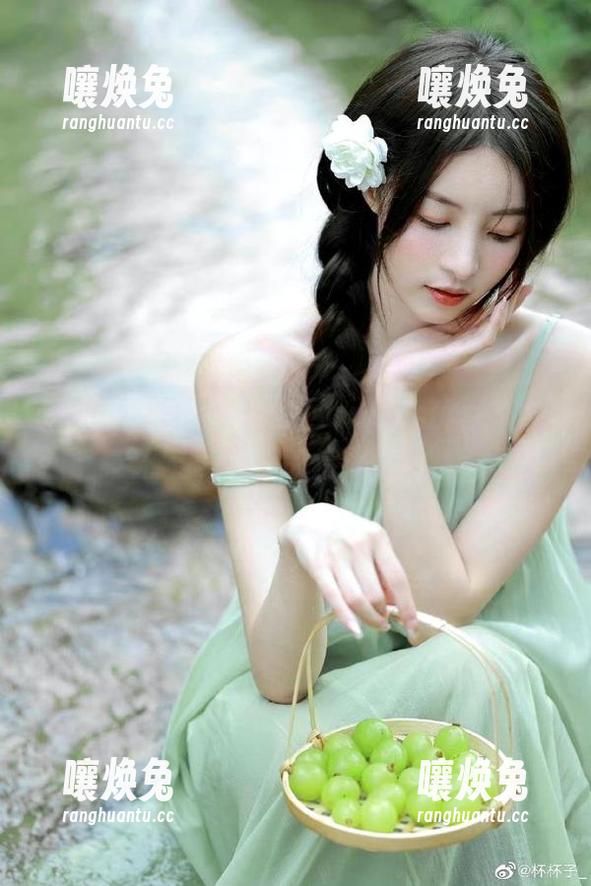 我跟着吃瓜网app疯狂观看，仿佛置身喧闹的后巷唠嗑。