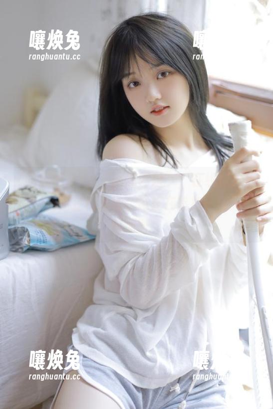 上“吃瓜网址”，在线直达热搜，让你轻松入场，像是在参加一场无形的派对。
